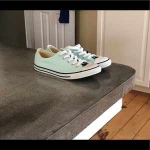 Women’s converse